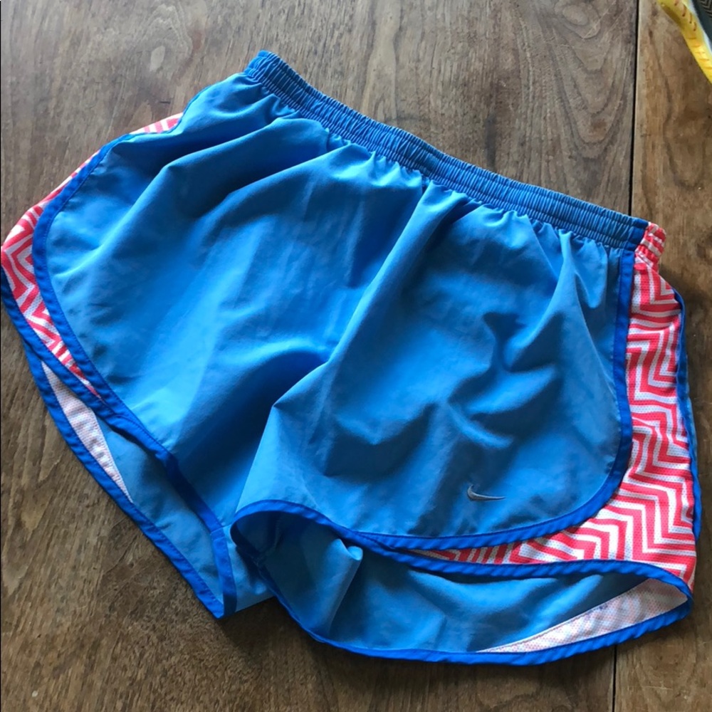 Nike tempo shorts size large